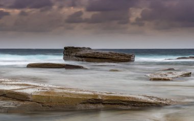 Central Coast, NSW, Avustralya 'daki Terrigal' da The Skillion 'dan güneşin doğuşunu yakalıyorum..