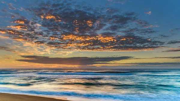 Morze Śródziemne Chmurami Wamberal Środkowym Wybrzeżu Nsw Australia — Zdjęcie stockowe