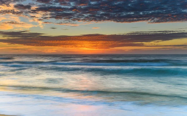 Salida Del Sol Con Nubes Mar Azul Desde Wamberal Costa — Foto de Stock