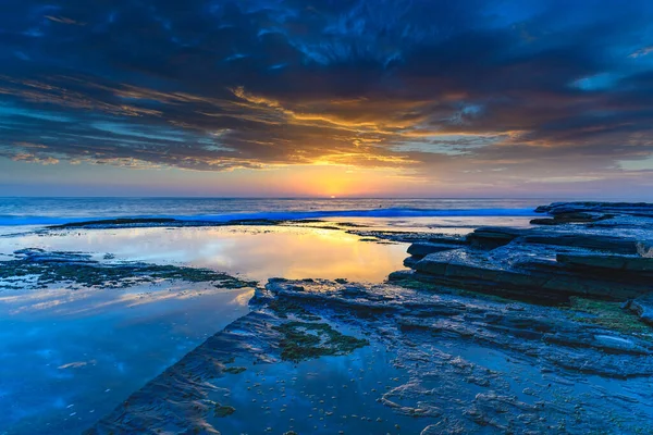 Sunrise Sea Cape Rock Platform Skillion Terrigal Central Coast Nsw — Zdjęcie stockowe