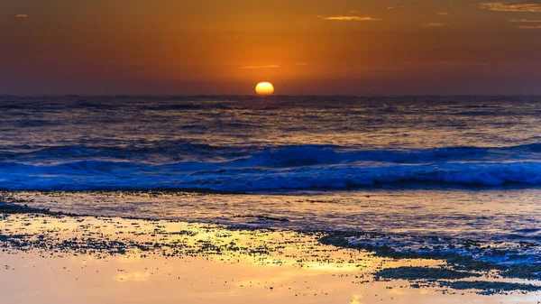 Sunrise Seascape Rock Platform Sun Rising Skillion Terrigal Central Coast — Fotografia de Stock