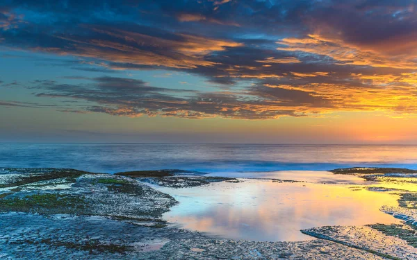 Sunrise Sea Cape Rock Platform Skillion Terrigal Central Coast Nsw — Foto de Stock