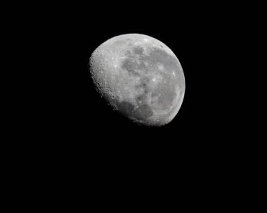 Gibbous Moon, Avustralya 'nın merkez kıyısı üzerinde% 81,1 oranında azalıyor..
