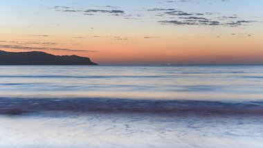 Umina Beach, Central Coast, NSW, Avustralya 'da yeni bir güne başlıyoruz..