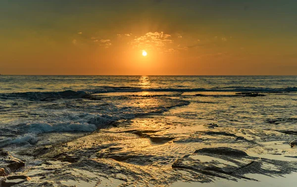 Sol Saliendo Sobre Mar Pearl Beach Costa Central Nsw Australia —  Fotos de Stock