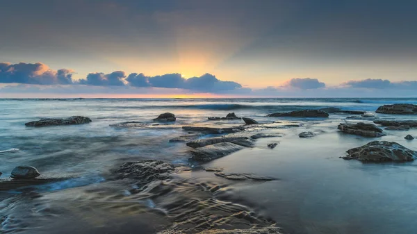 Paisaje Marino Amanecer Con Rayos Sol Toowoon Bay Beach Costa — Foto de Stock