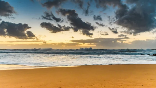 Cloudy Sunrise Seascape Beach Killcare Beach Central Coast Nsw Australia — 스톡 사진