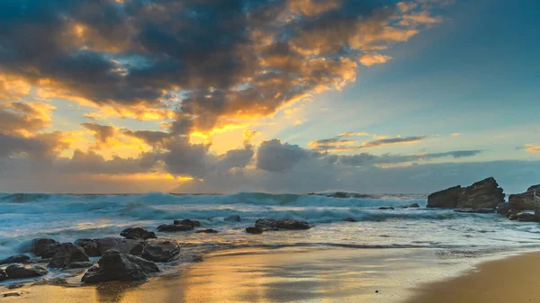 Nublado Paisaje Marino Amanecer Playa Killcare Beach Costa Central Nsw — Foto de Stock