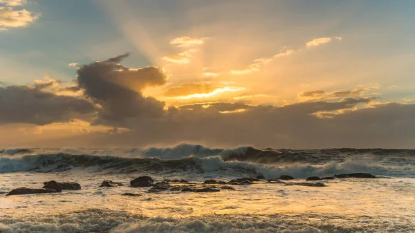 Sun Rays Clouds Killcare Beach Central Coast Nsw Australia — 图库照片