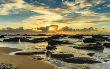 Sunrise Seascape Taken at Spoon Bay, Wamberal on the Central Coast, NSW, Avustralya.