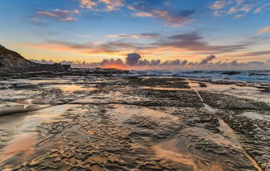 Sunrise Seascape Taken at Spoon Bay, Wamberal on the Central Coast, NSW, Avustralya.