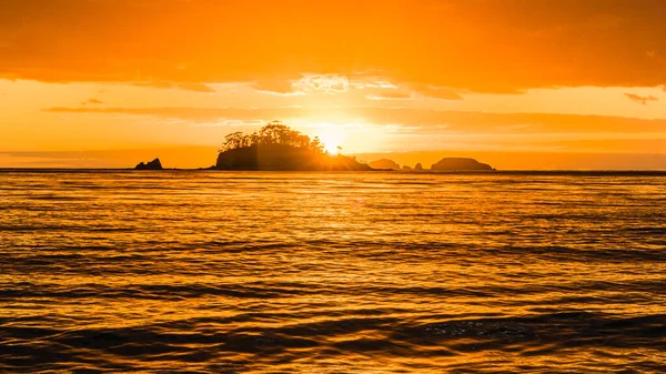 Mare Dell Alba Arancione Con Isola Batemans Bay Nuovo Galles — Foto Stock