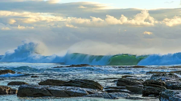 Sabah Erken Saatlerde Spoon Bay Çekilen Deniz Manzarası Wamberal Merkez — Stok fotoğraf