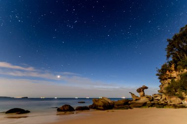 Hargraves Beach, Central Coast, NSW, Avustralya 'da çekilen yıldızlı kayalık deniz manzarası