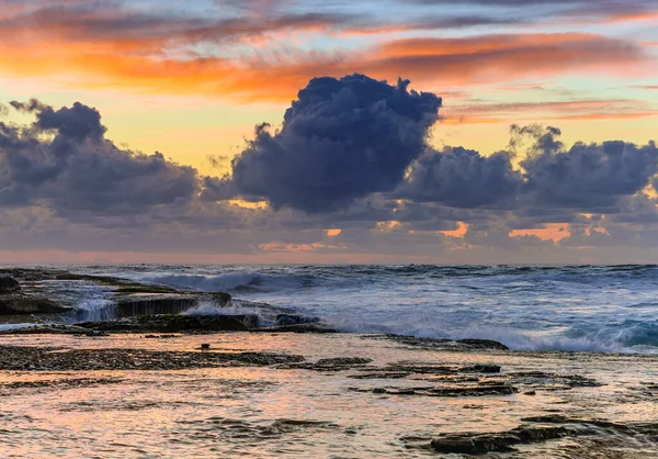 Sunrise Seascape Med Moln Från Spoon Bay Wamberal Central Coast — Stockfoto