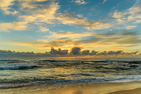 Sunrise Seascape Con Nubes Spoon Bay Wamberal Costa Central Nsw — Foto de Stock