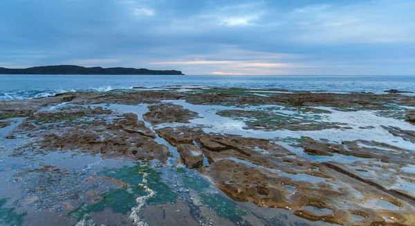 Molnigt Gryningslandskap Från Klipphyllan Vid Pearl Beach Central Coast Nsw — Stockfoto