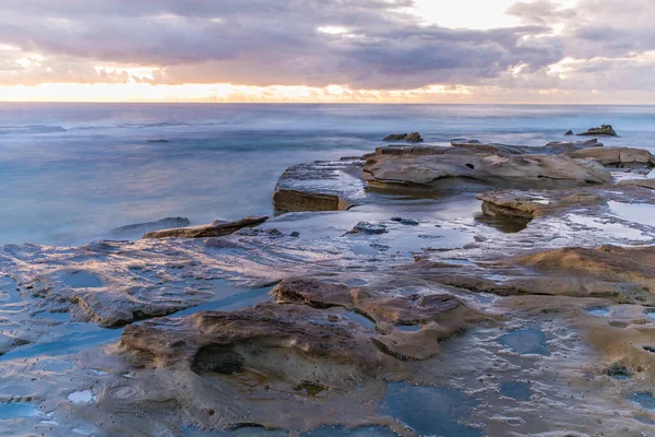 Skalnatý Úsvit Moře Pořízen Blue Bay Central Coast Nsw Austrálie — Stock fotografie