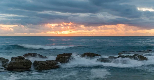 Paisaje Marino Rocoso Del Amanecer Tomado Blue Bay Costa Central — Foto de Stock