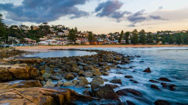 Avoca Beach, Central Coast, NSW, Avustralya 'da gün doğumu deniz manzarası