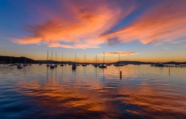 Koolewong, Koolewong, Koolewong, Central Coast, NSW, Avustralya 'da yüksek bulutlar ve gündoğumu manzarası