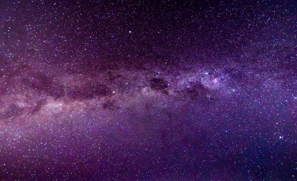 Láctea Céu Noturno Com Estrelas Tonalidade Roxa — Fotografia de Stock