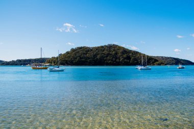 Avustralya, NSW 'nin merkez kıyısındaki Ettalong Sahili' nde gündüz manzarası
