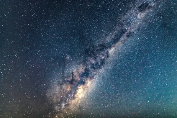 별들과 은하수의 밤하늘 오스트레일리아 Nsw 해안에 비치에서 — 스톡 사진