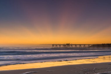 Sunrise Seascape with Sea Foam Central Coast, NSW, Avustralya 'daki Catherine Hill Bay Beach' te.