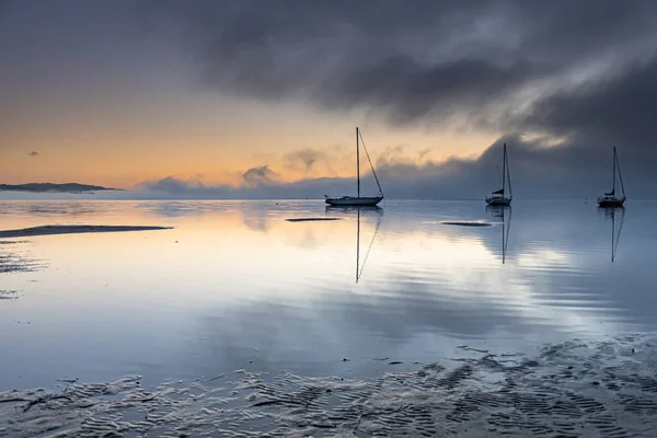 澳大利亚新南威尔士州中海岸柯勒旺海滨的晨光朦胧的水景 — 图库照片