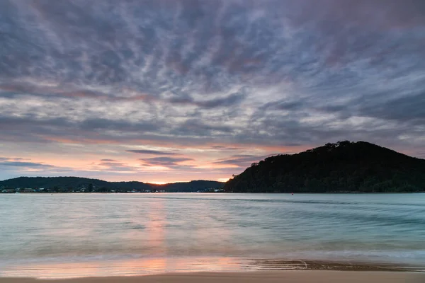 Sunrise Seascape Cloud Filled Sky Bij Ettalong Beach Aan Central — Stockfoto