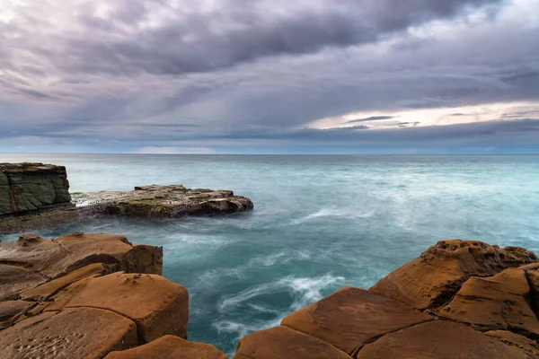 Overcast Sunrise Seascape North Avoca Beach Central Coast Nsw Australia —  Fotos de Stock