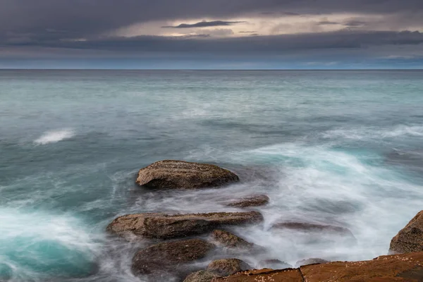 Overcast Sunrise Seascape North Avoca Beach Central Coast Nsw Austrália — Fotografia de Stock