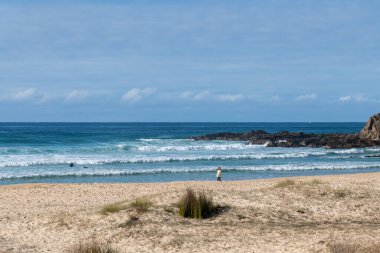 Patates Noktası, NSW / Avustralya - 28 Haziran 2020: Avustralya, NSW 'nin güney kıyısındaki Beachcomber Holiday Park' tan sahil ve deniz manzarası.