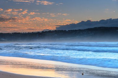 MacMasters Sahili 'nden gündoğumu Central Coast, NSW, Avustralya.