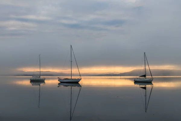 Boats Reflections Mist Bay Koolewong Central Coast Nsw Australia — Stock Photo, Image