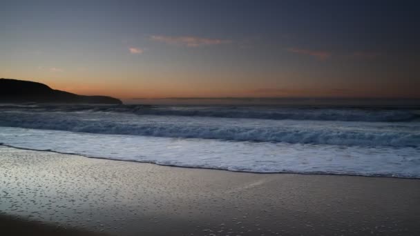 Sunrise Seascape Σύννεφα Και Βράχους Από Killcare Beach Στην Κεντρική — Αρχείο Βίντεο