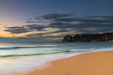 Kış gündoğumu Avoca Plajı 'nda, NSW, Avustralya' da..