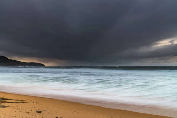 Invierno Sunrise Seascape Con Gran Oleaje Killcare Beach Costa Central — Foto de Stock