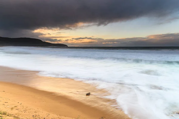 Winter Sunrise Seascape Mit Großem Wellengang Von Killcare Beach Der — Stockfoto