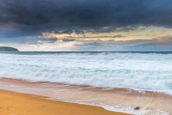 Winter Sunrise Seascape Nagy Hullámokkal Killcare Beach Central Coast Nsw — Stock Fotó