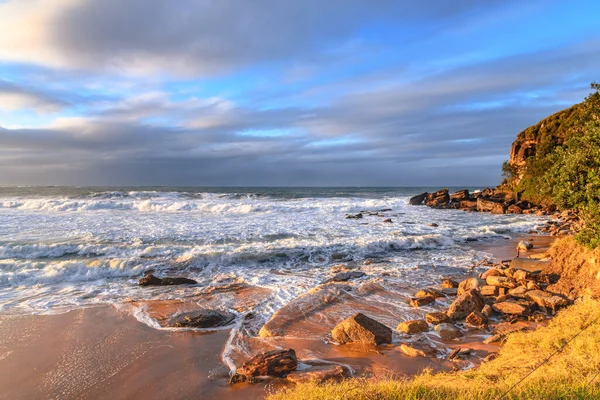 Winter Sunrise Seascape Large Swell Killcare Beach Central Coast Nsw — Stock Photo, Image