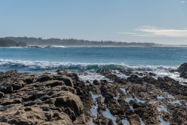 NSW, Avustralya 'nın güney kıyısındaki Patates Noktası' ndan kayalar ve deniz manzarası.