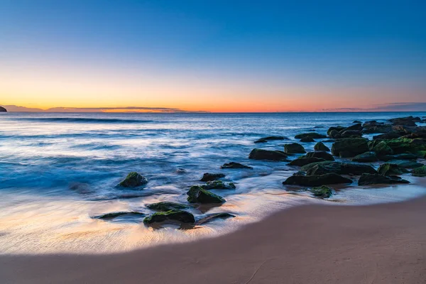 Sunrise Sea Pejzaż Czystym Niebem Plaży Killcare Central Coast Nsw — Zdjęcie stockowe