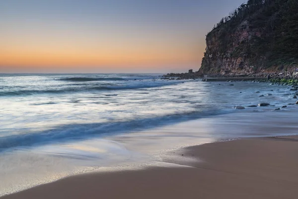 Paisaje Marino Amanecer Con Cielos Despejados Rocas Playa Macmasters Beach —  Fotos de Stock