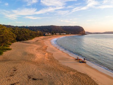 Central Coast, NSW, Avustralya 'daki Pearl Beach' te sakin deniz gündoğumu..