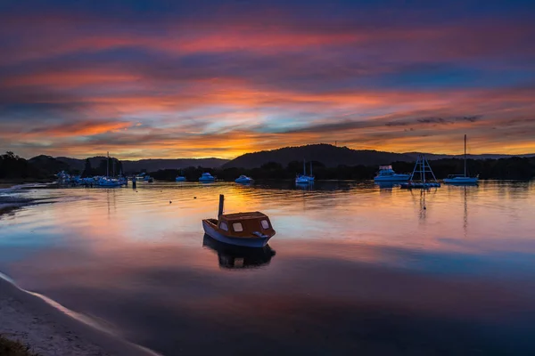 Paysage Aquatique Coucher Soleil Avec Doux Nuages Hauts Woy Woy — Photo