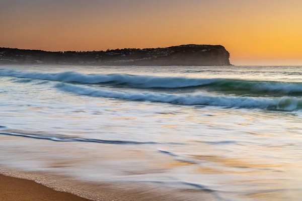 Sunrise Seascape Con Cielo Limpido Spiaggia Promontorio Macmasters Beach Sulla — Foto Stock