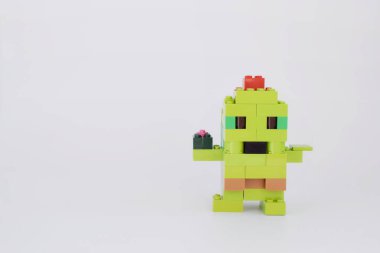 Kaufbeuren, Almanya, 17 Ekim 2020, Kavgacı yıldızlar lego heykelciği Beyaz arka plan