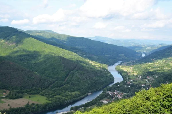 Drina Folyó Bosznia Bal Oldalon Szerbia Jobb Oldalon Stock Kép